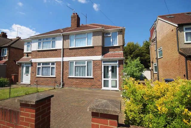 Middleton Avenue, Greenford, UB6, photo 1
