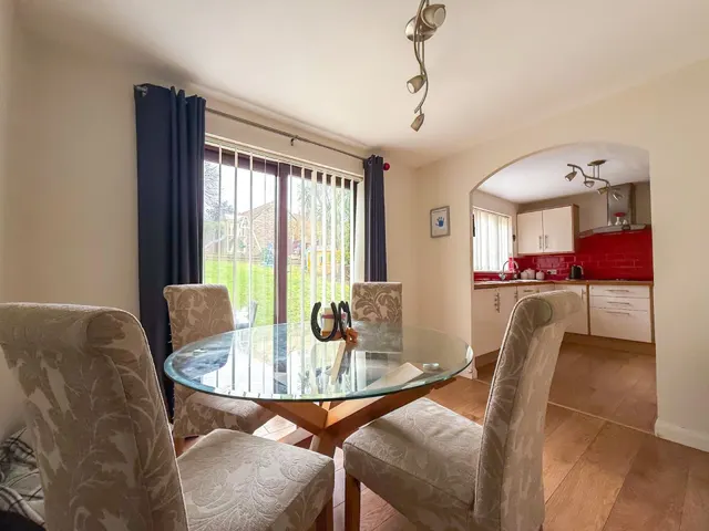 Helston Road, Nailsea, BS48, photo 3