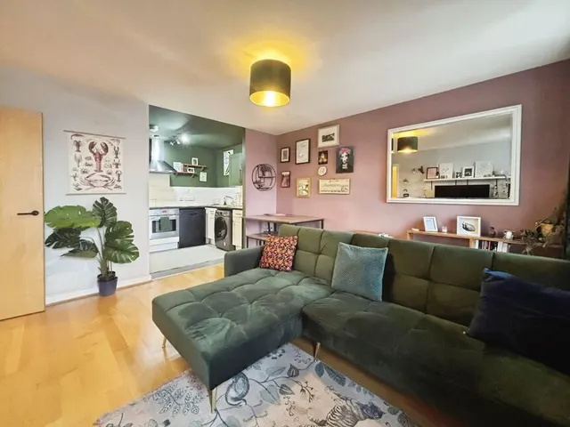 Umbriel Place, London, E13, photo 1