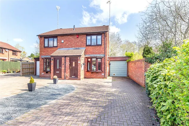 Avonbank Close, Hunt End, Redditch, Worcestershire, B97 5XR, photo 1