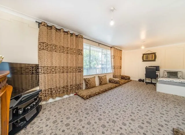 Photo 3 — Freeland Park, Hendon, NW4