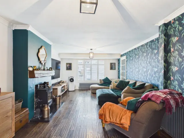 Ash Road, Southwater, photo 3