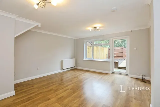 Sycamore Drive, East Grinstead, RH19, photo 2