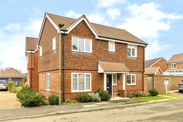 Marjoram Avenue, Cranleigh, GU6, photo 1