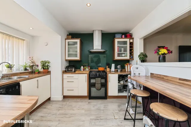 York Crescent, Honiton, EX14, photo 3