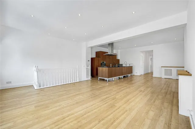 Photo 3 — Kempson Road, Fulham, London, SW6
