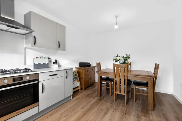Pasteur Avenue, Faygate, RH12, photo 2