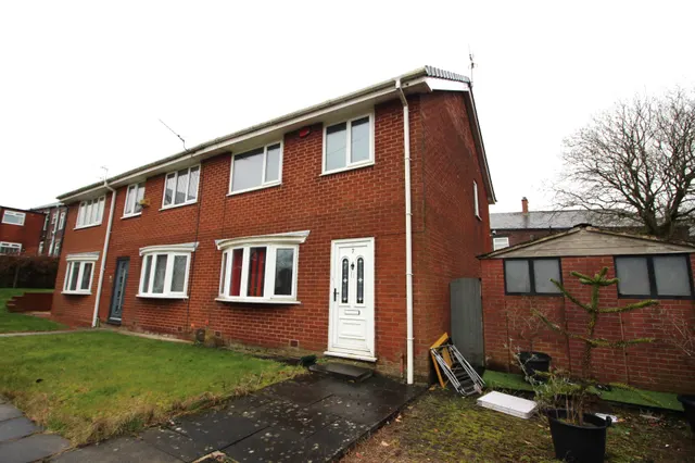 Glendon Court, Oldham, OL1, photo 1