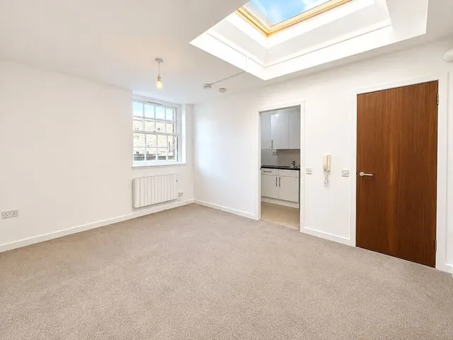 Guildhall Street, Dunfermline, KY12, photo 2