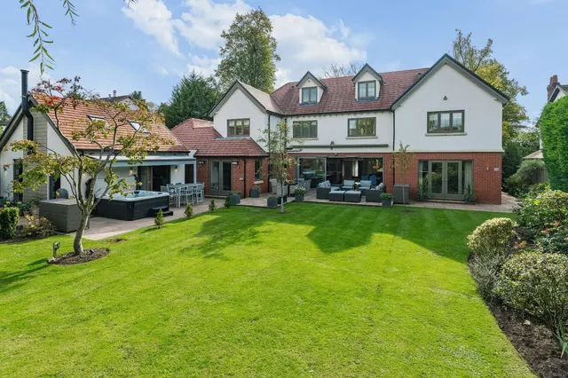 Adlington Road, Wilmslow, SK9, photo 2
