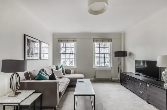 Photo 2 — 27 Pelham Court, 145 Fulham Road, London