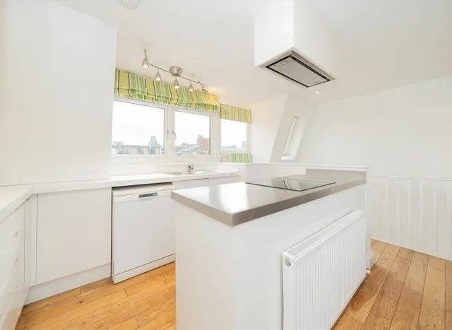 Photo 3 — Burnfoot Avenue, Fulham, SW6
