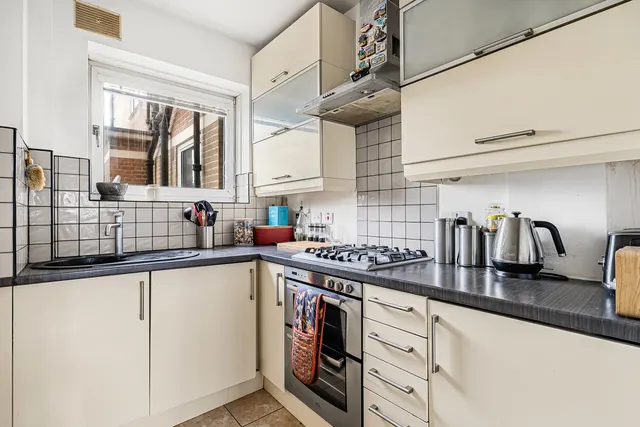 Upper Richmond Road, London, SW15, photo 3