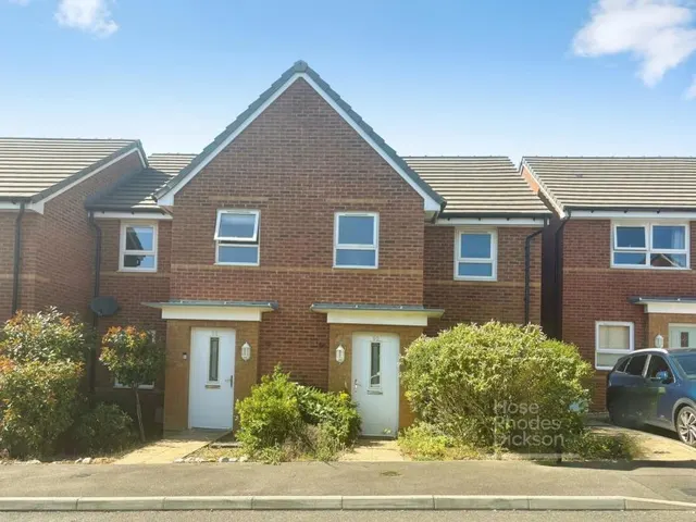 Cromwell Avenue, East Cowes, PO32, photo 1