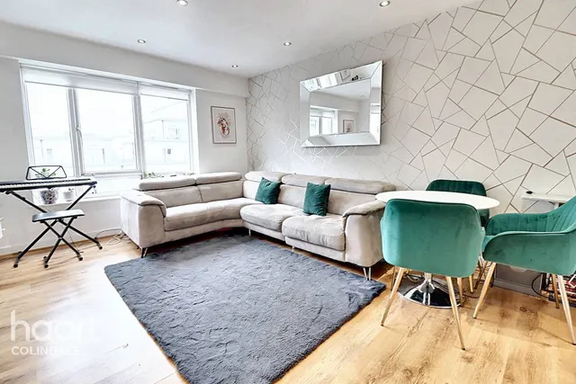 Boulevard Drive, NW9, photo 3