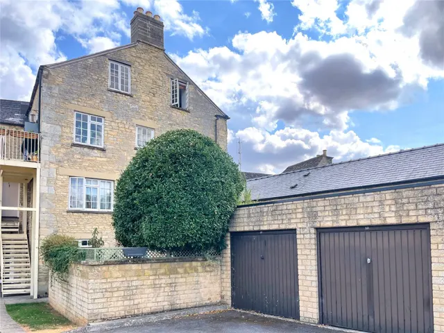 London Road, Cirencester, GL7, photo 3