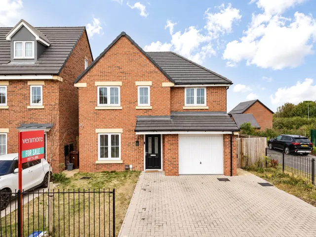 Fields Avenue, Halewood, L26, photo 1