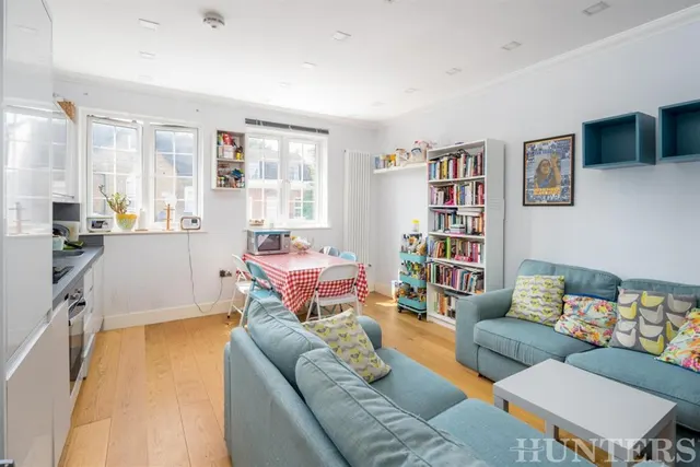 Avenue Road, London, N15, photo 1
