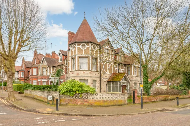 Photo 2 — 63 Teignmouth Road, London