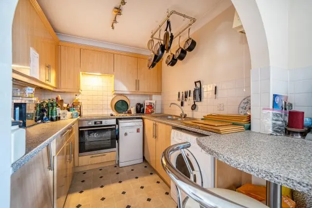 Barker Road, Chertsey, KT16, photo 2