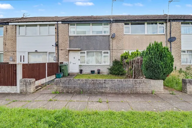 Dee Way, Winsford, photo 1