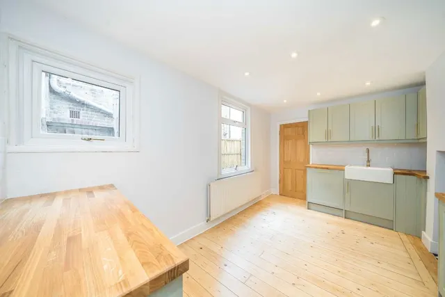 Hambro Road, SW16, photo 2