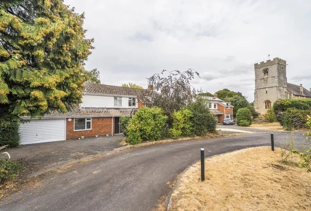 Abbots Court Drive, Gloucestershire, Twyning, GL20 6JJ, photo 1