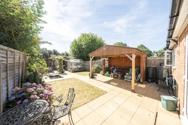 Howard Close, St. Albans, AL1, photo 1