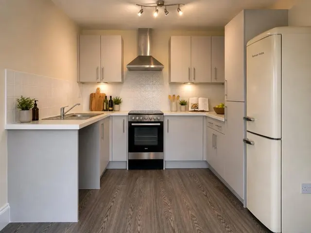 Littleworth Road, Esher, KT10, photo 3