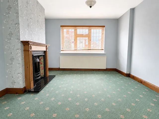 Photo 2 — Carter Drive, Romford, Collier Row, RM5 2UX