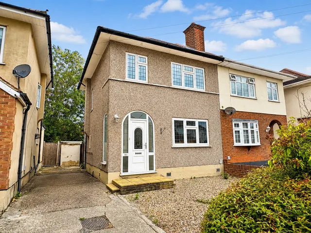 Carter Drive, Romford, Collier Row, RM5 2UX, photo 1