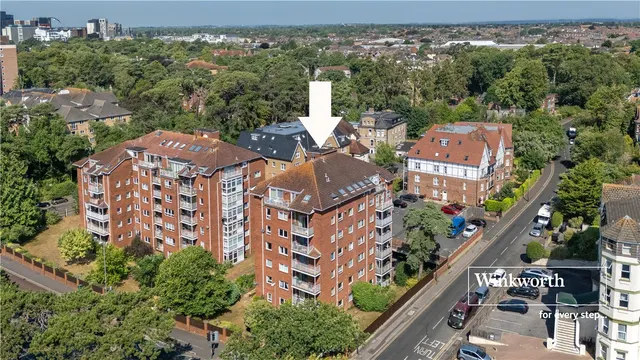 Christchurch Road, Bournemouth, BH1, photo 1