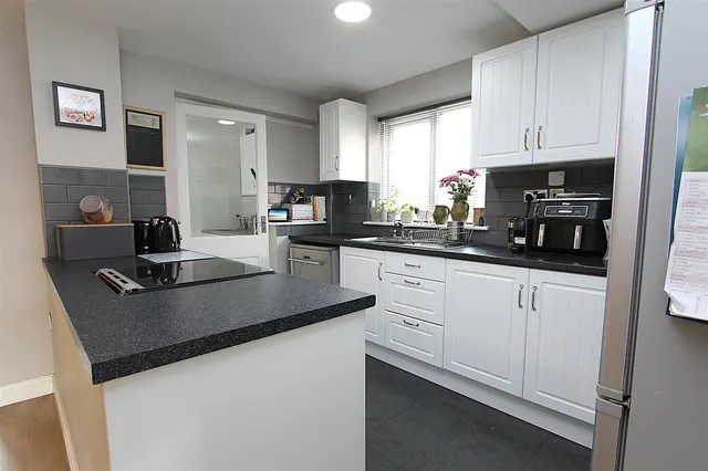 Photo 2 — Willowfield Drive, Kidderminster