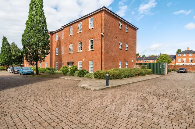 North Square, Knowle, PO17, photo 1