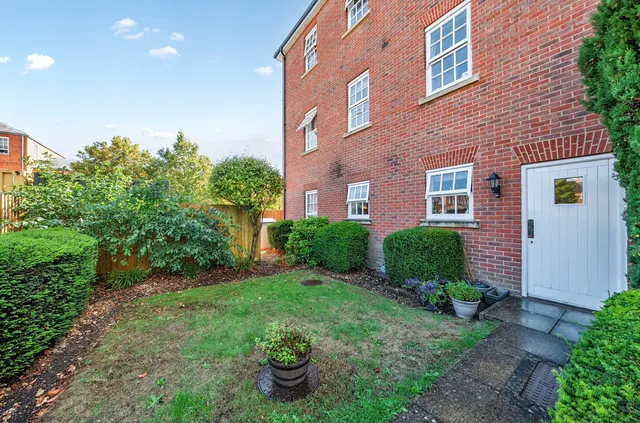 North Square, Knowle, PO17, photo 3