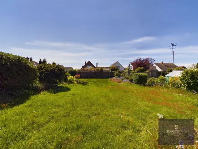 Photo 3 — Deanhill Avenue, Clacton-On-Sea CO15 5BA