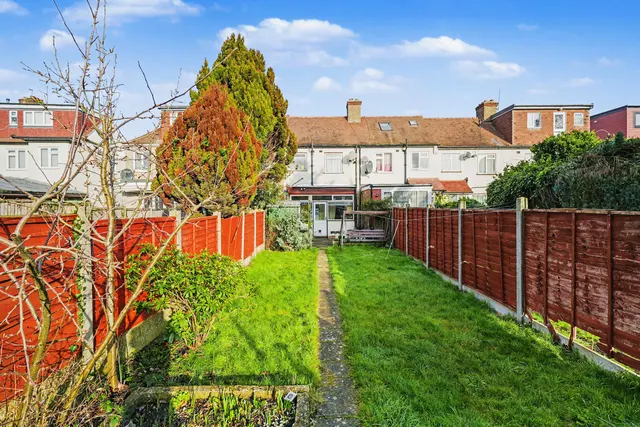 Roedean Avenue, Enfield, EN3, photo 3