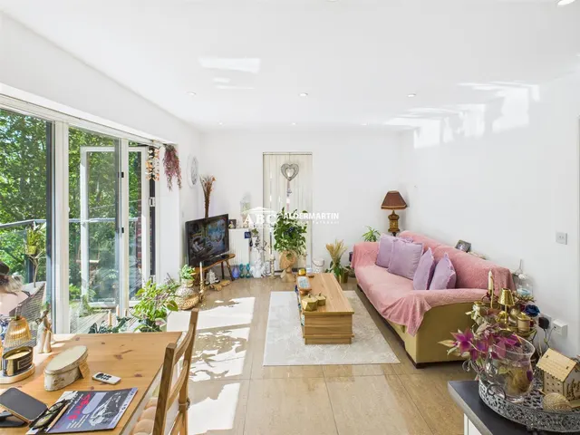 Photo 2 — Shearwater Drive, London