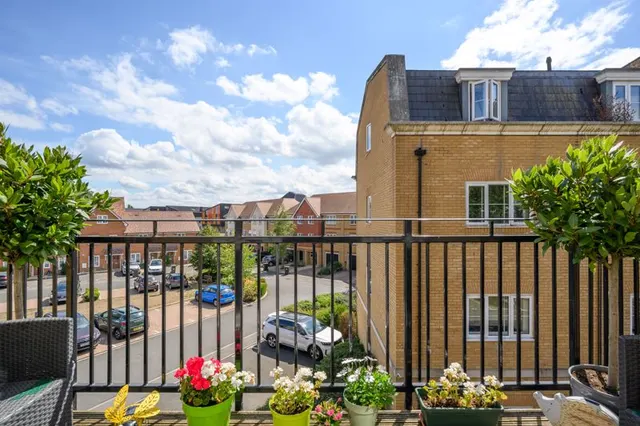 Photo 2 — Alderson Grove Hersham, Walton-On-Thames KT12 5EG