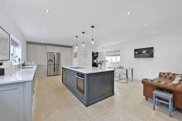 Photo 2 — Fieldside, Long Wittenham, Abingdon, Oxfordshire, OX14 4RG