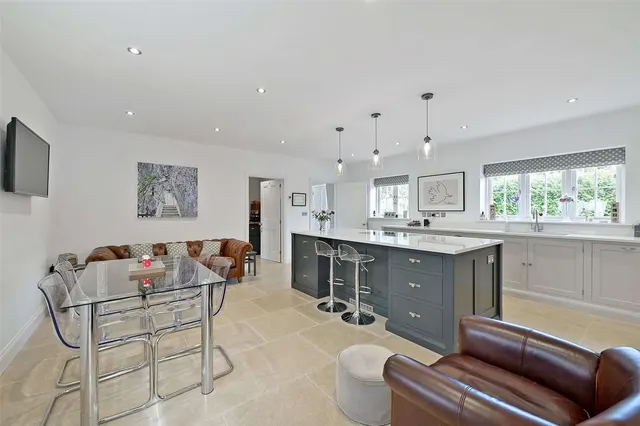 Photo 3 — Fieldside, Long Wittenham, Abingdon, Oxfordshire, OX14 4RG