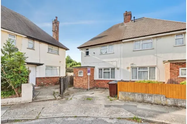 Photo 3 — Pembroke Crescent, Northampton