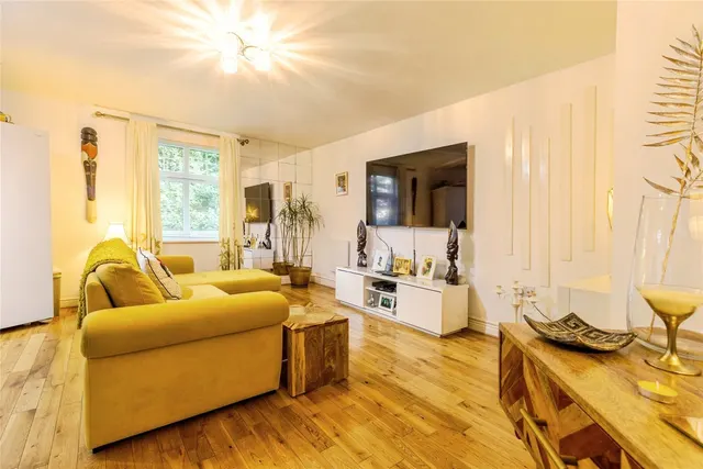 Bridgefield Drive, Bury, BL9, photo 3