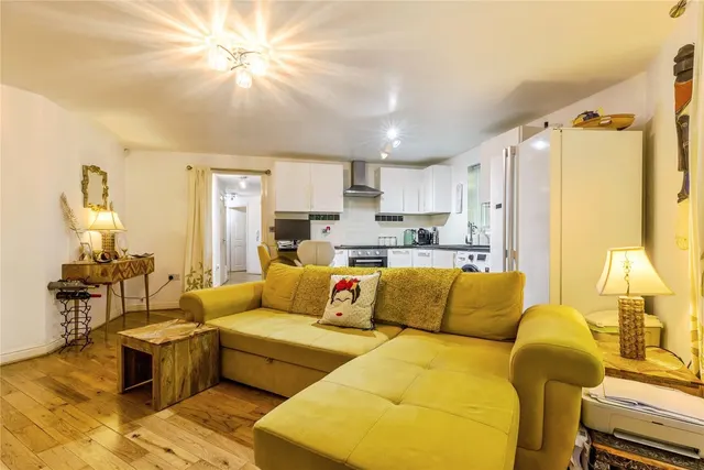 Bridgefield Drive, Bury, BL9, photo 2