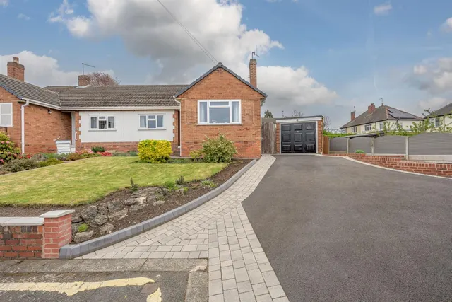 Oakfield Close, Stourbridge, DY8 4BE, photo 1