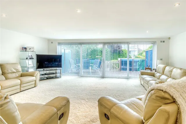 Dorset Lake Avenue, Lilliput, BH14, photo 2