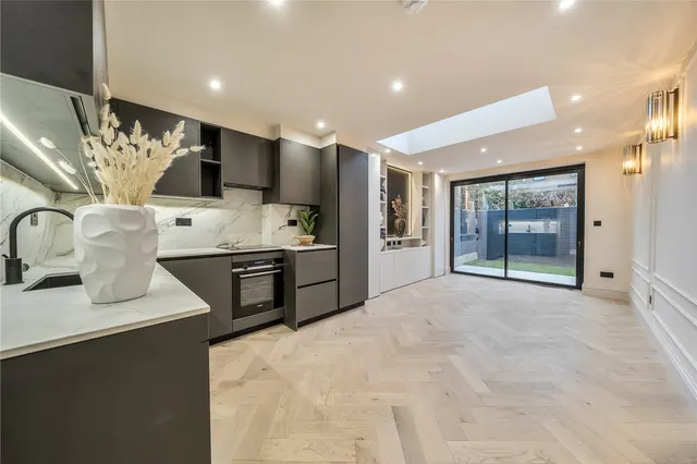 Ashfield Road, London, W3, photo 2