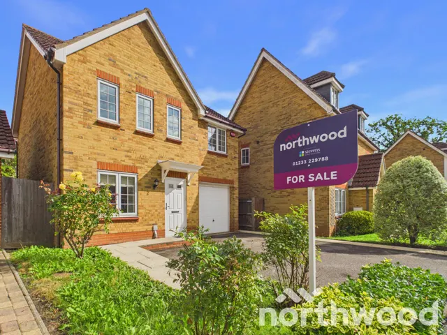 Sweetbay Crescent, Godinton Park, TN23, photo 1