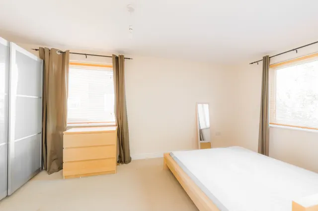 Photo 3 — 40 Gean Court, London Square, Cline Road