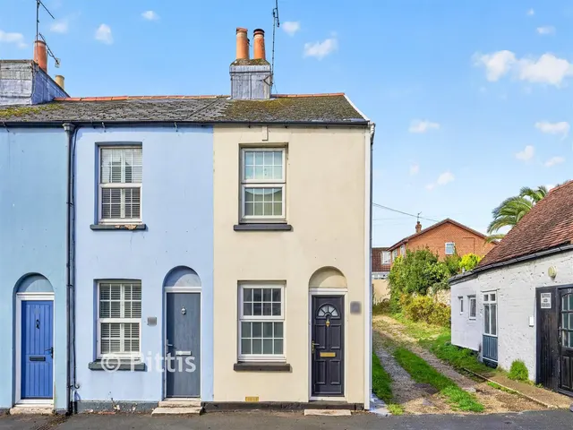High Street, Brading, PO36, photo 1